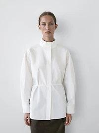 Chemisier à col montant avec ruban