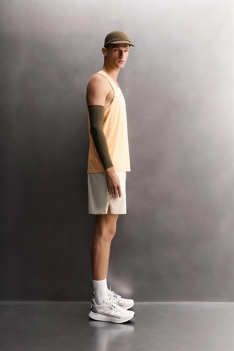 LIGHTWEIGHT RUNNING TANK TOP