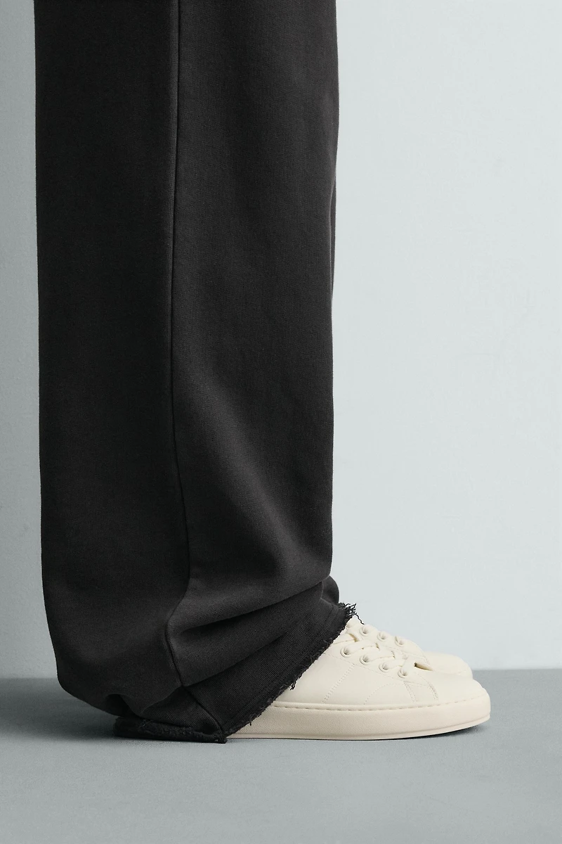 HEEL DETAIL SNEAKERS
