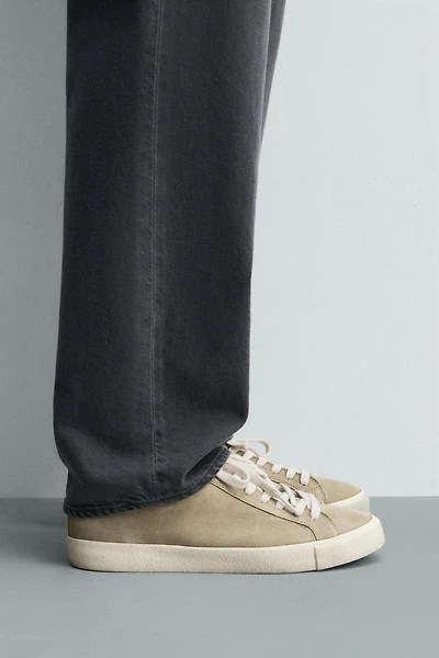 LEATHER HEEL DETAIL SNEAKERS