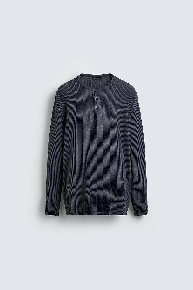 WASHED BUTTON NECK SWEATER