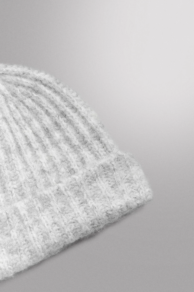 STRUCTURED KNIT HAT