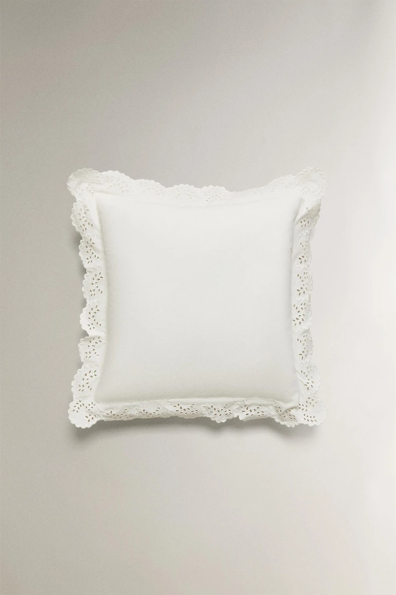 EMBROIDERED SCALLOP PILLOWCASE