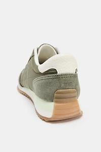 SOFT RUNNING SHOES