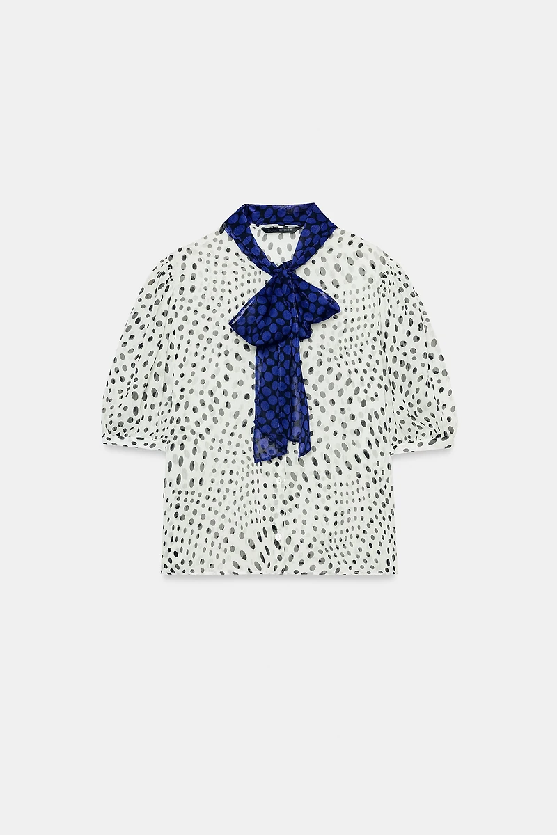 BLOUSE À POIS ET NŒUD CONTRASTANT