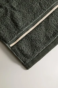 EMBROIDERED TRIM BATH TOWEL