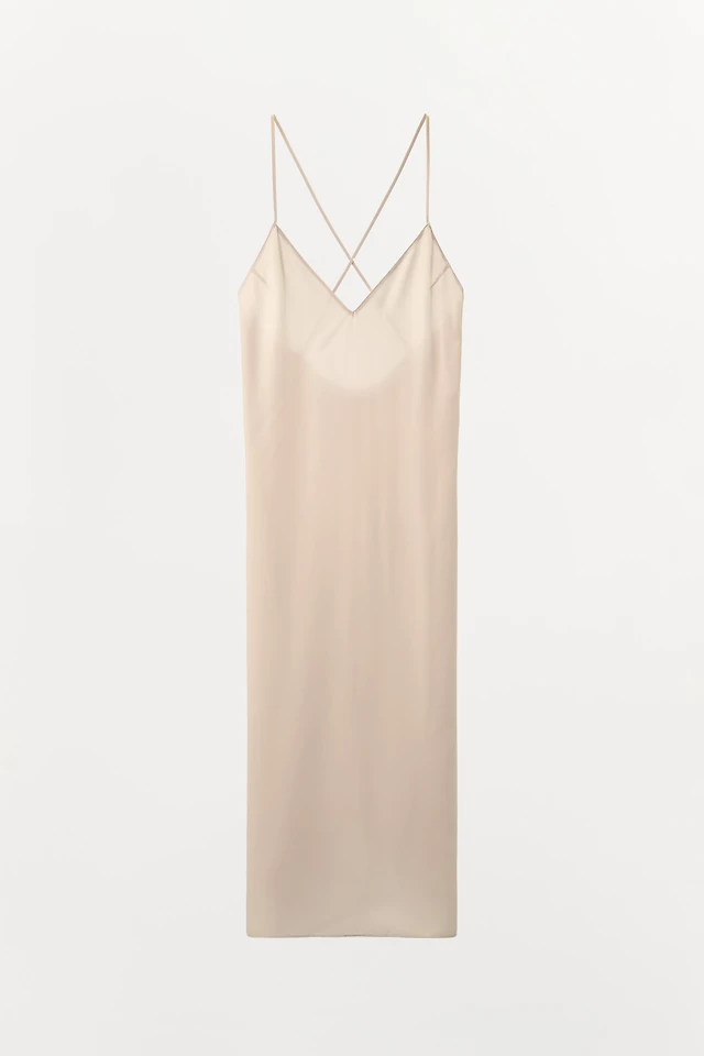 green emerald velvet dress beige-strapless-fitted-cargo-dress-with-no-straps -pockets-and-two-silver-buckle-belts-styledup-fashion_600x.jpg?v=1713300042