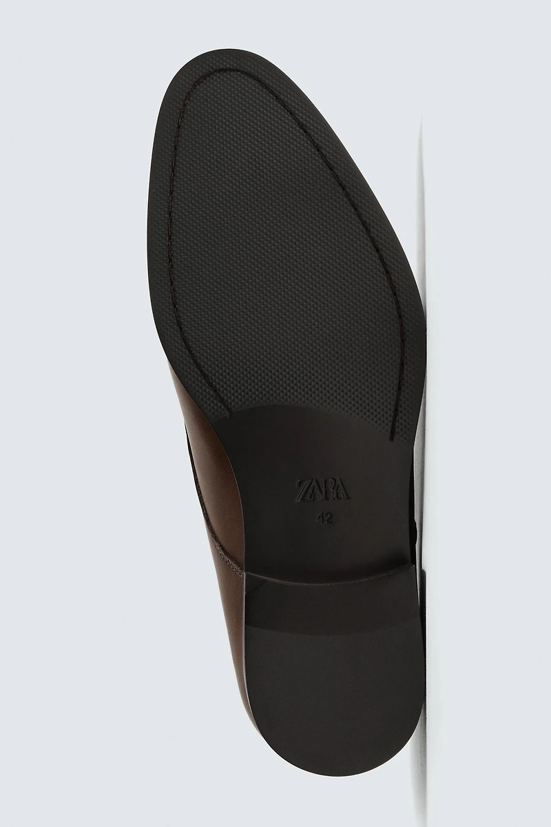 CHAUSSURES HABILLÉES