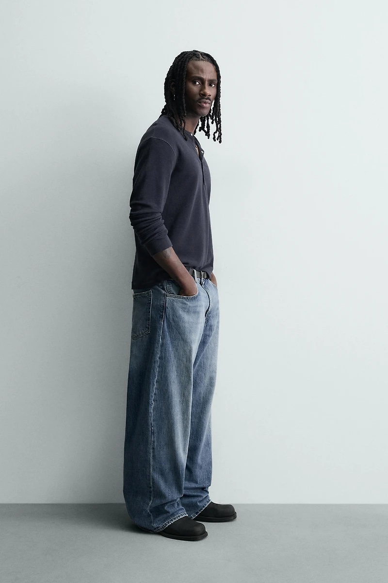 RIPPED BAGGY FIT JEANS