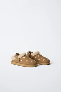 EMBROIDERED FAUX FUR CLOGS