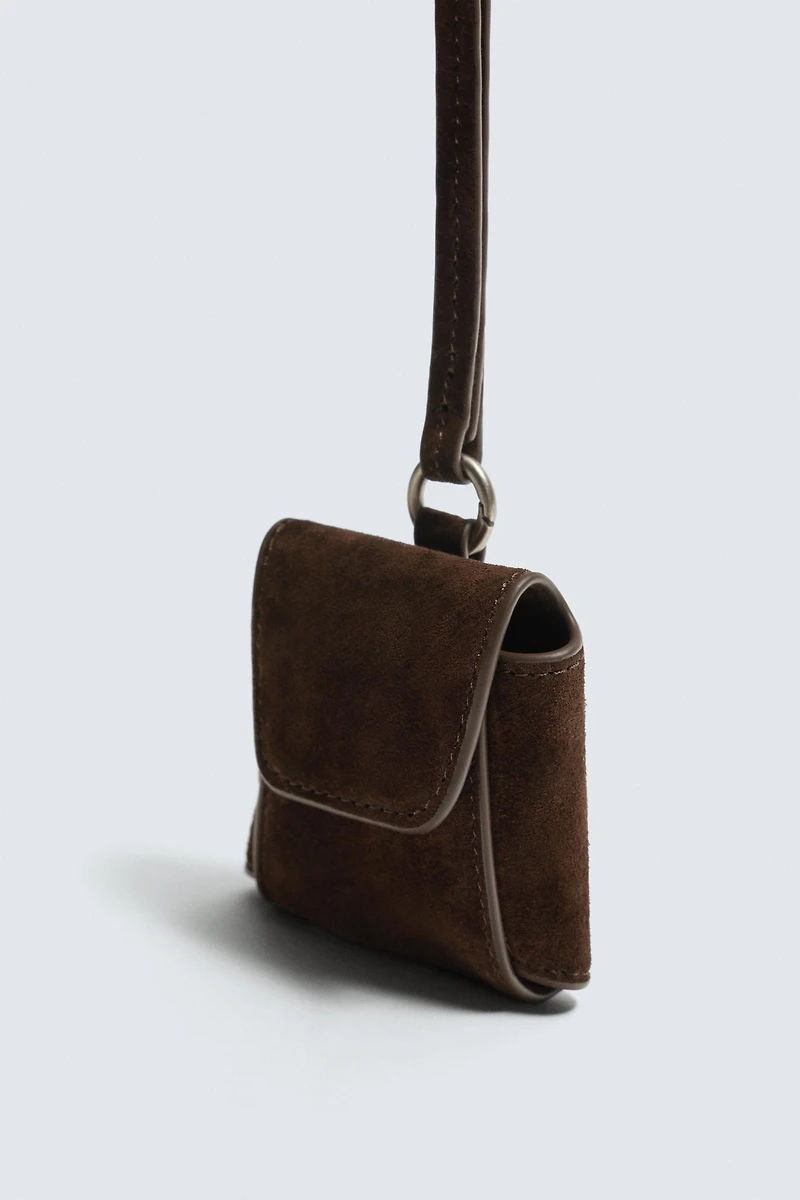LEATHER HEADPHONE POUCH WITH PENDANT