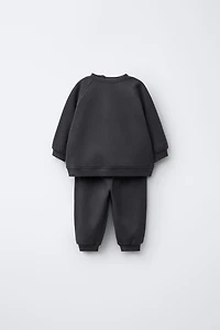 BASIC SWEATSHIRT AND JOGGER PANTS SET