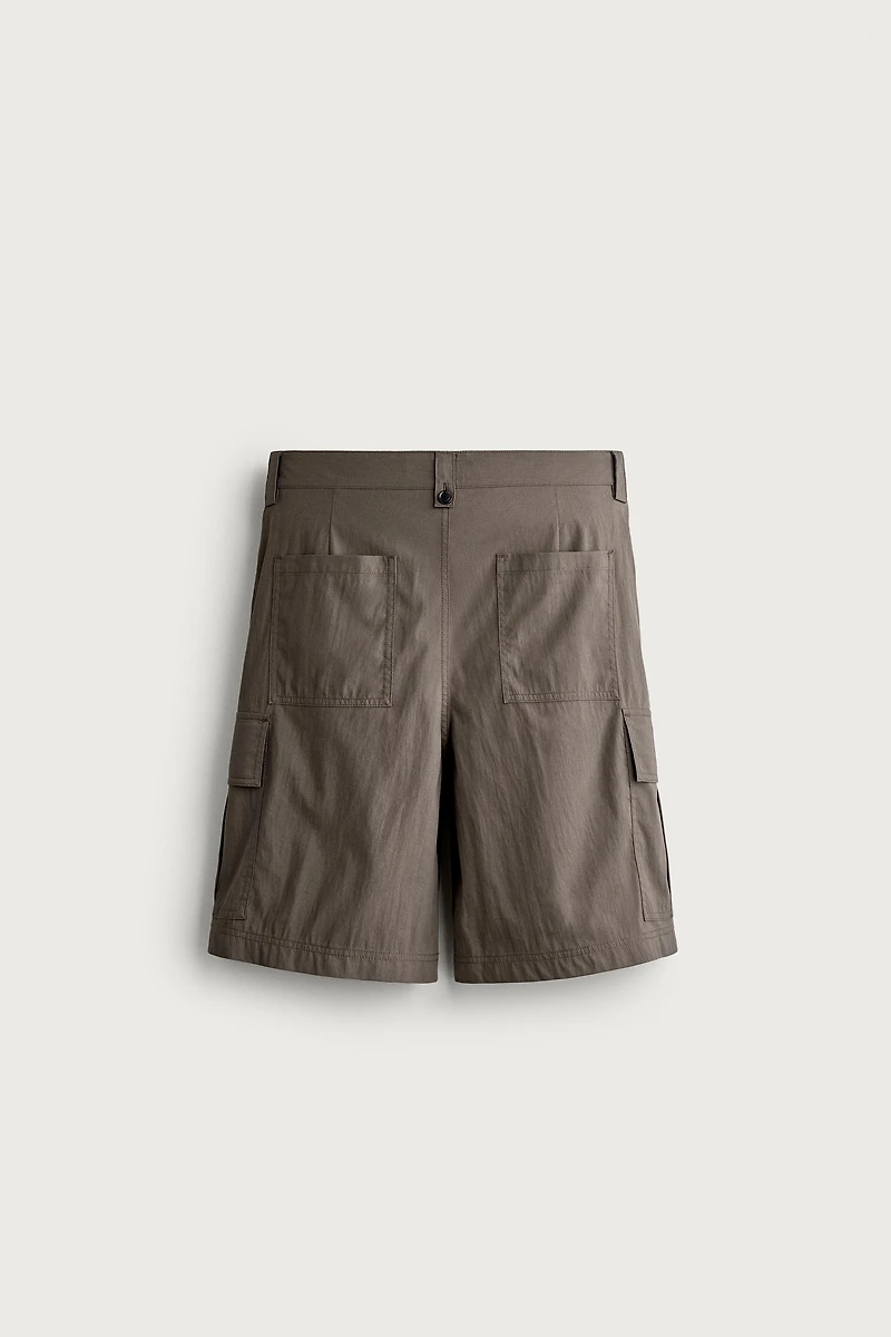 RELAXED FIT PLEATED CARGO SHORTS