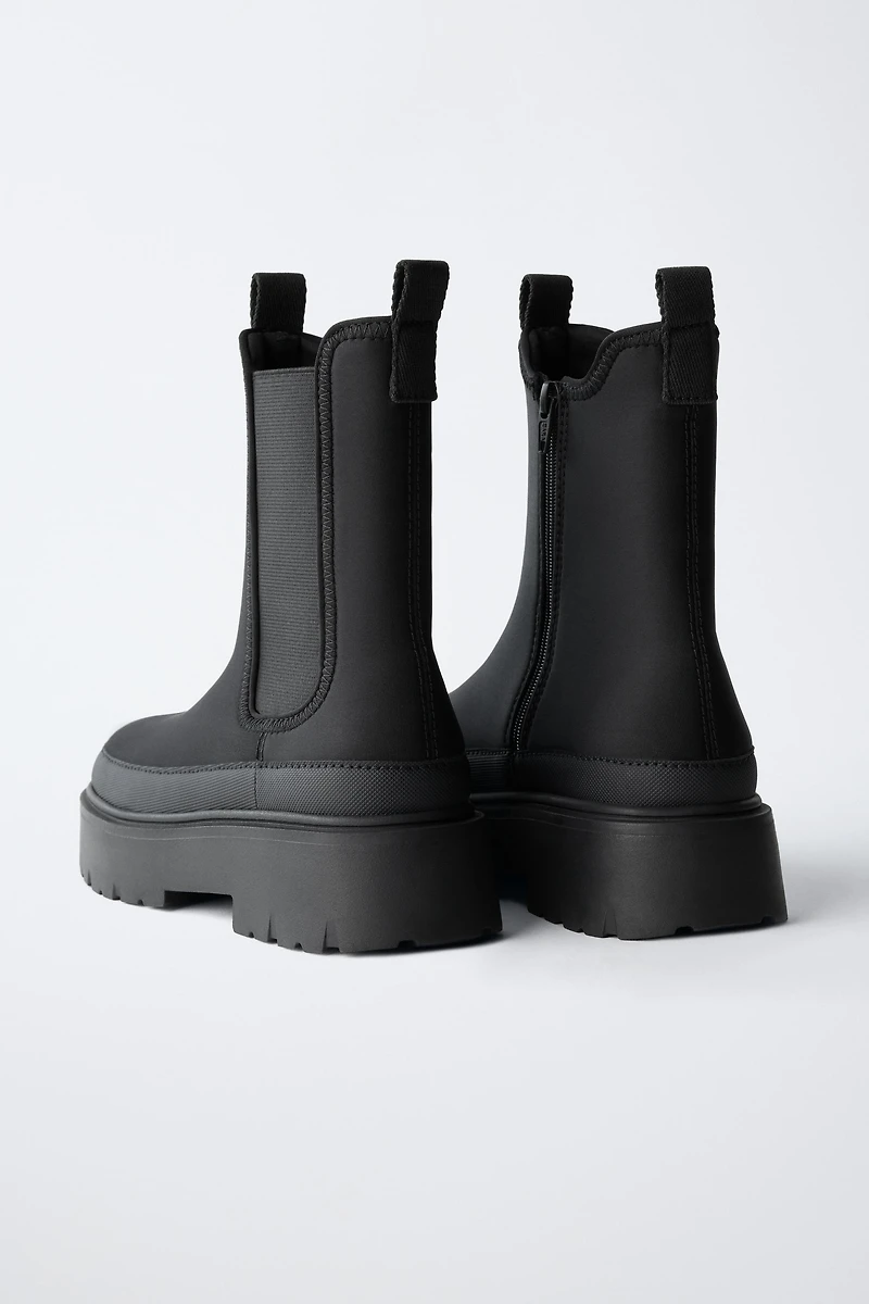 CHELSEA BOOTS