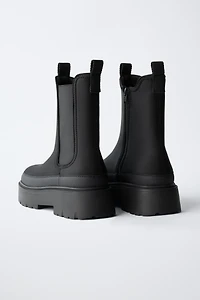 CHELSEA BOOTS