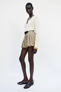 BALLOON SHORTS WITH BUCKLE