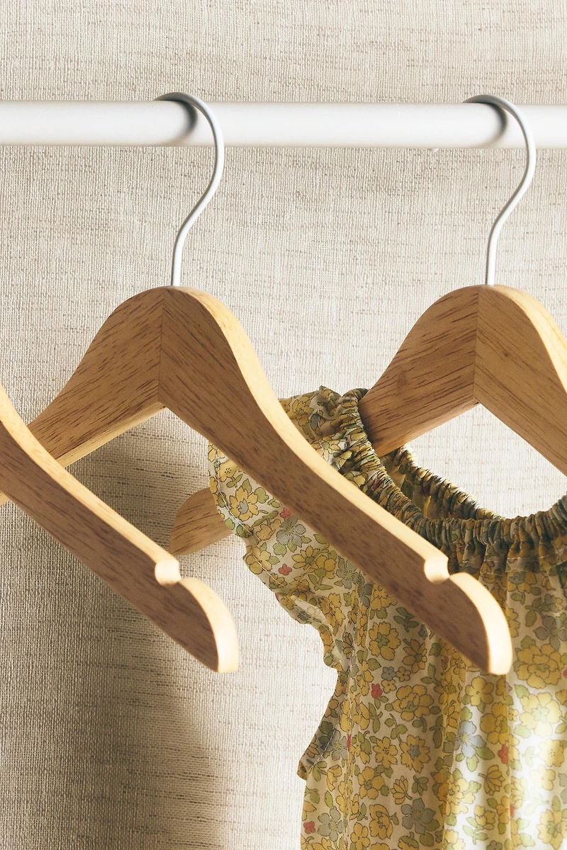 PACK OF CHILDREN’S WOODEN HANGERS (PACK OF 4)