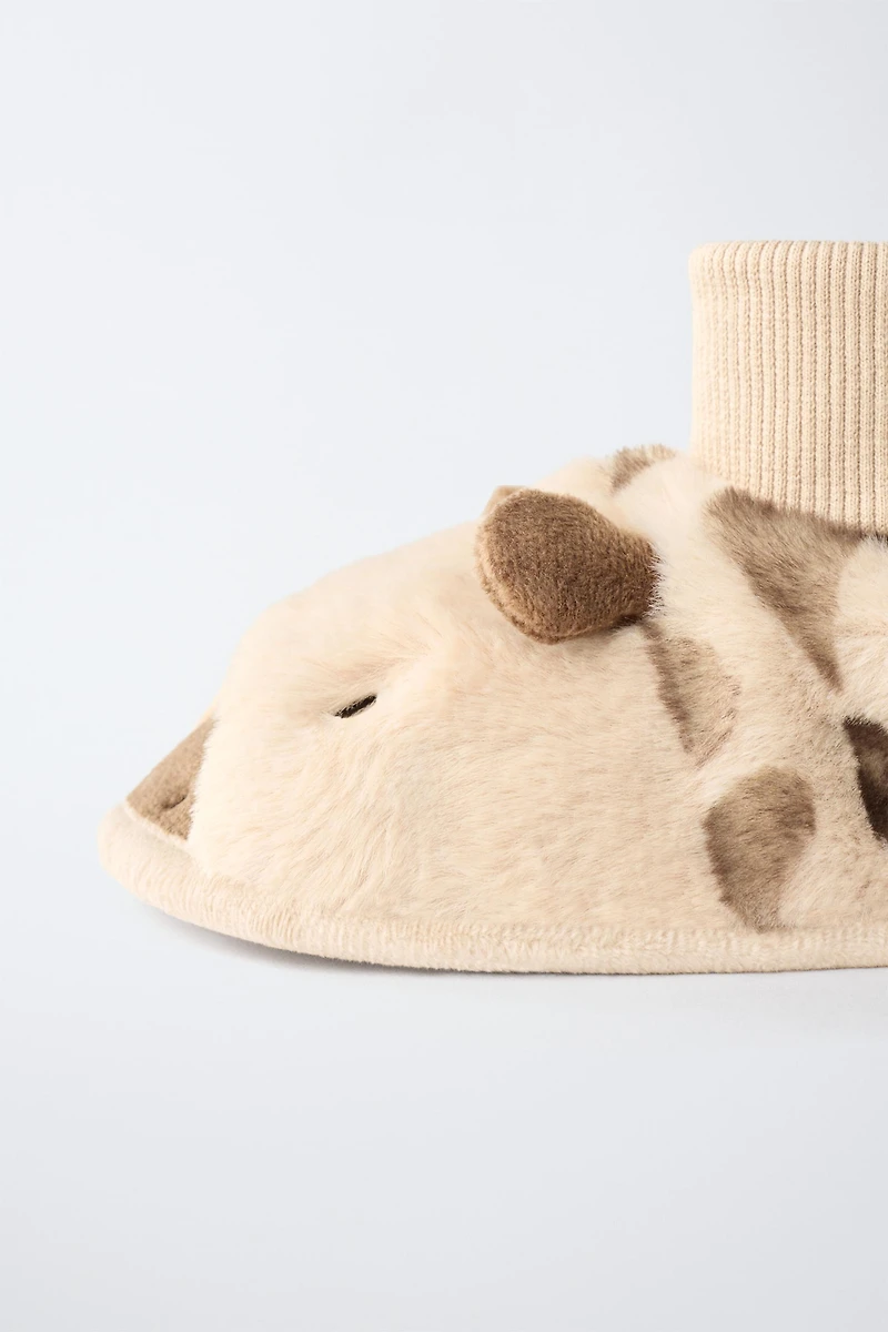 GIRAFFE SLIPPERS