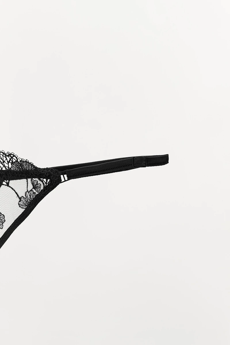 LACE THONG