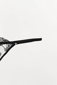LACE THONG