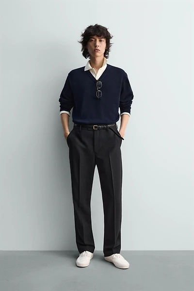 RELAXED FIT V-NECK JUMPER