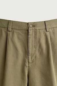 REGULAR FIT PLEATED SHORTS