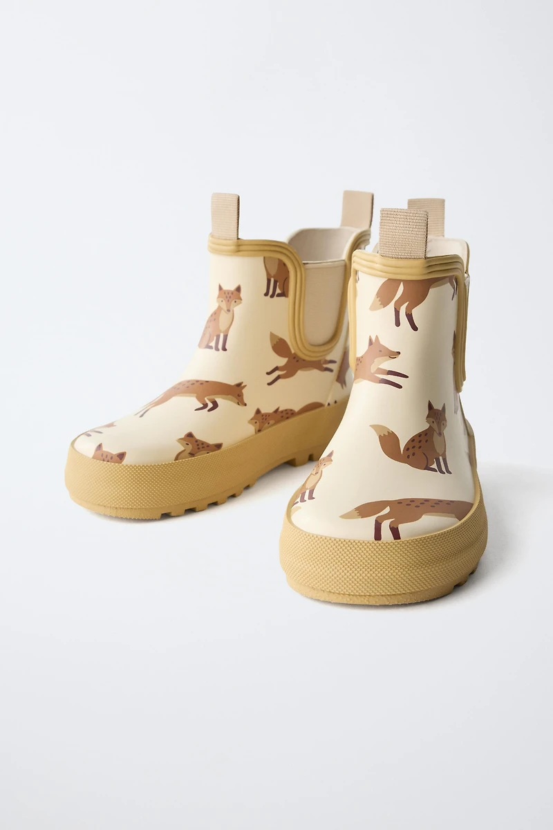 RAIN BOOTS