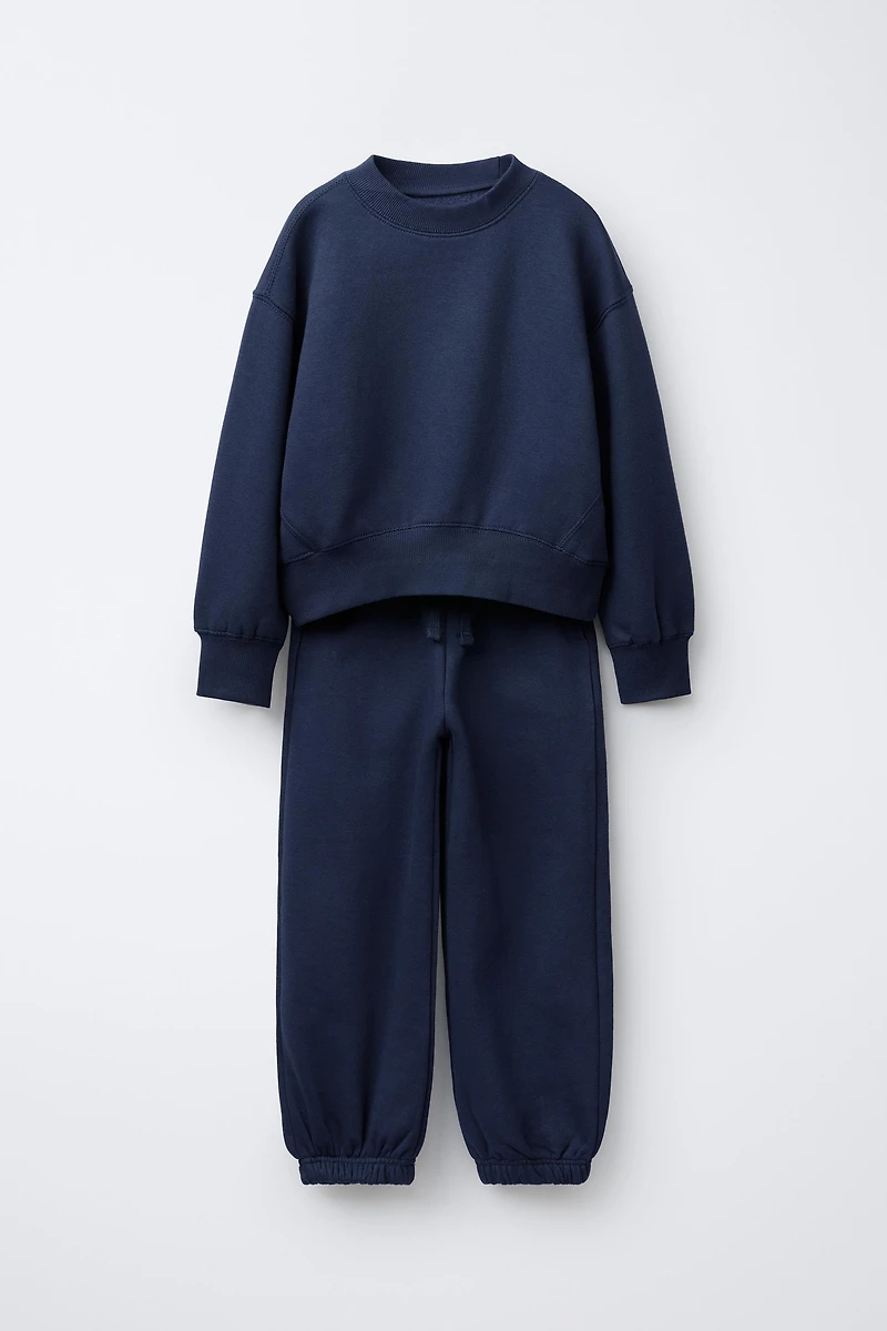 SWEATSHIRT AND JOGGER PANTS SET