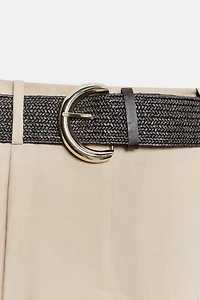 BERMUDA À PINCES ET CEINTURE