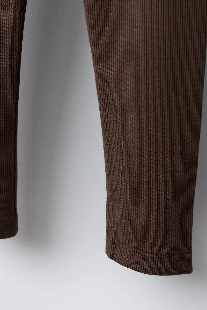 LEGGING CÔTELÉ À ÉTIQUETTE