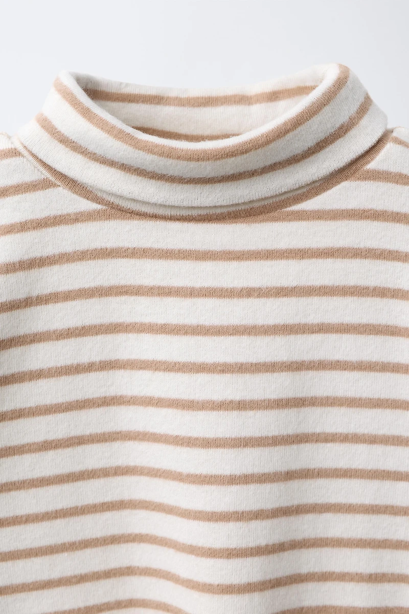 TURTLENECK TOP