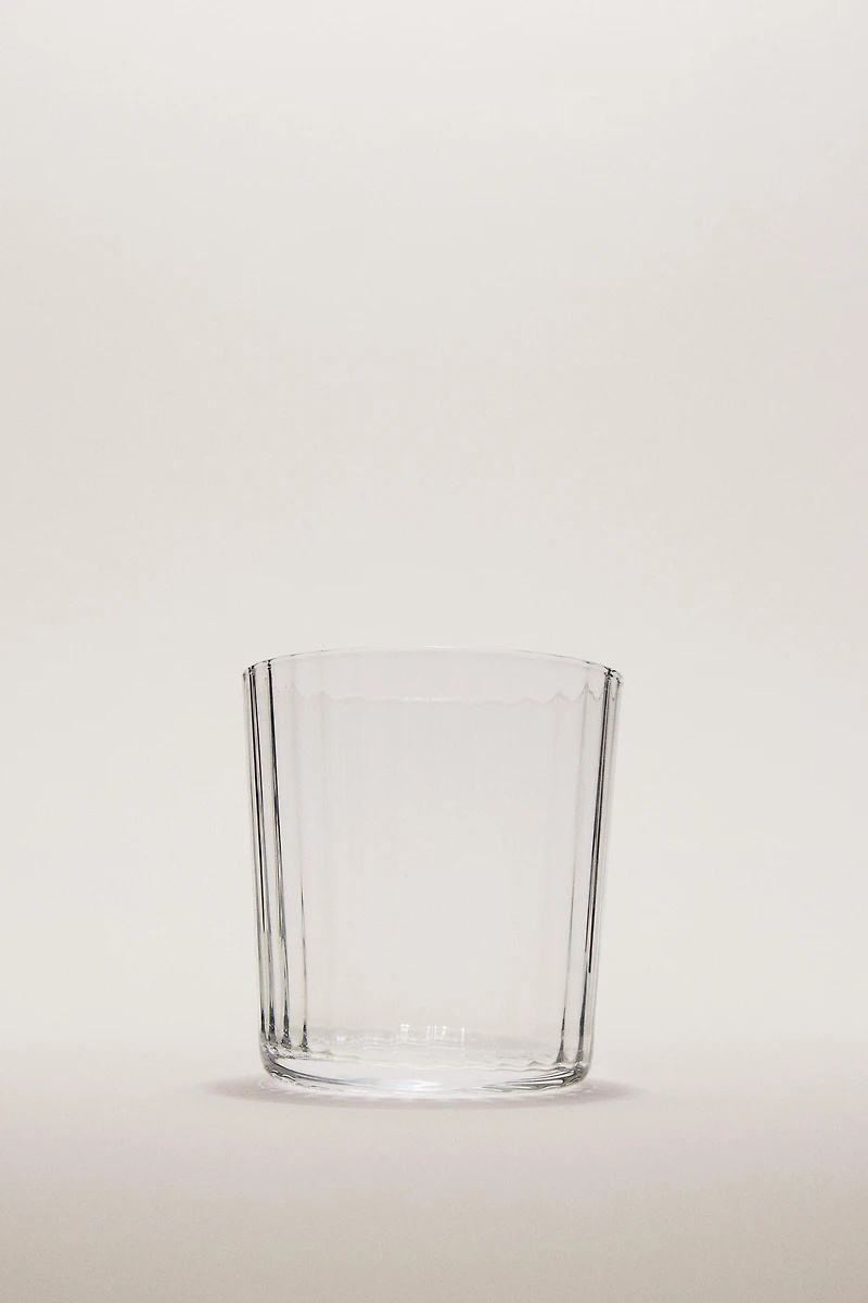 GLASS TUMBLER WITH LINE DESIGN