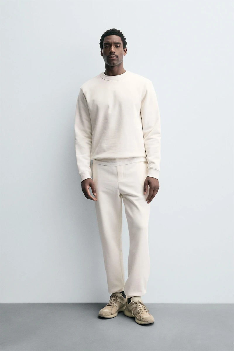 BASIC CREWNECK SWEATSHIRT