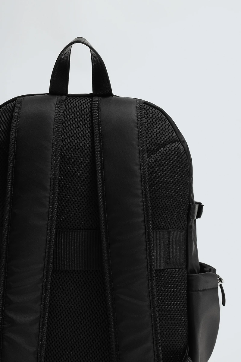 MULTI-POCKET TECHNICAL BACKPACK