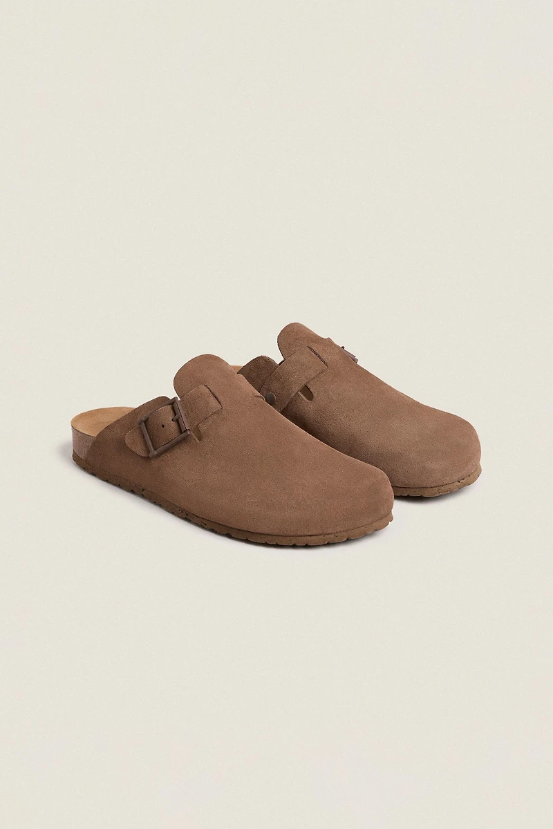 SABOTS EN CUIR BOUCLE