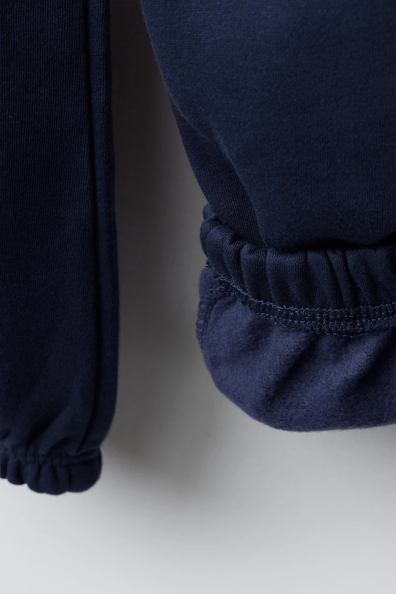 SWEATSHIRT AND JOGGER PANTS SET