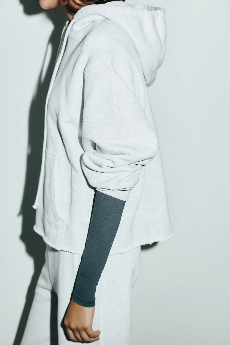 HOODED SWEATSHIRT