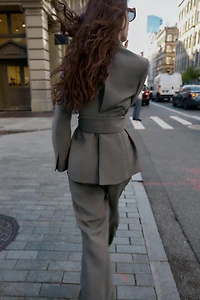 SHOULDER PAD BELTED BLAZER