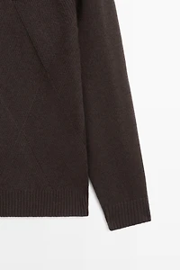 Cashmere wool blend knit sweater with crew neck