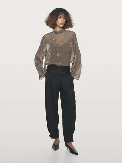 Blouse brodée semi-transparente