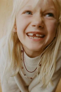 LOT DE DEUX COLLIERS FANTAISIE FLEURS