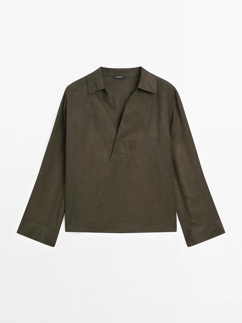 Flowing blouse with polo collar