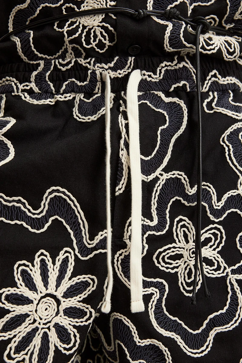 EMBOSSED EMBROIDERY SHORTS