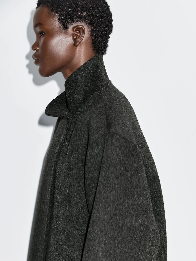 Manteau cape à col montant en laine mélangée