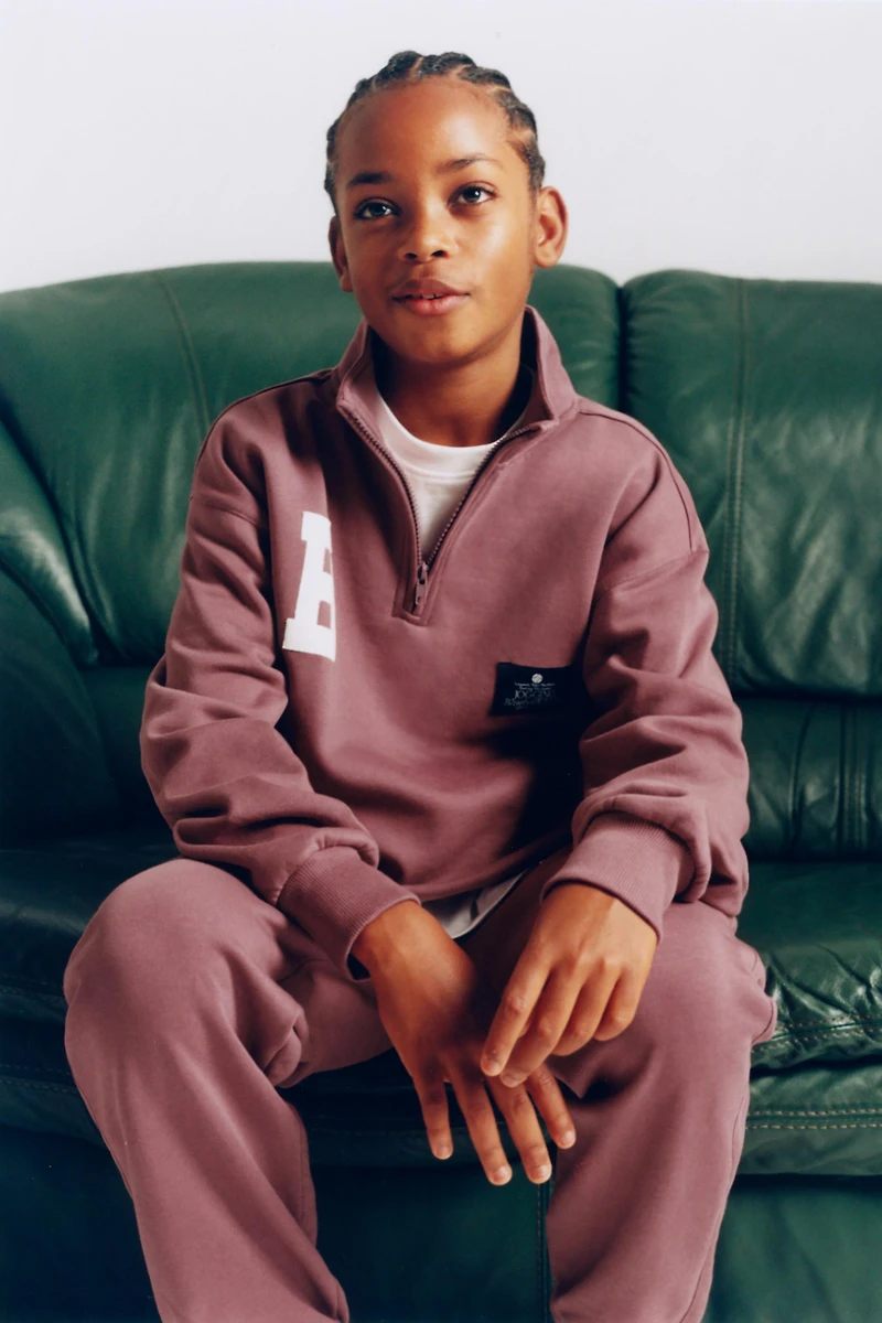 EMBROIDERED NUMBER JOGGING PANTS