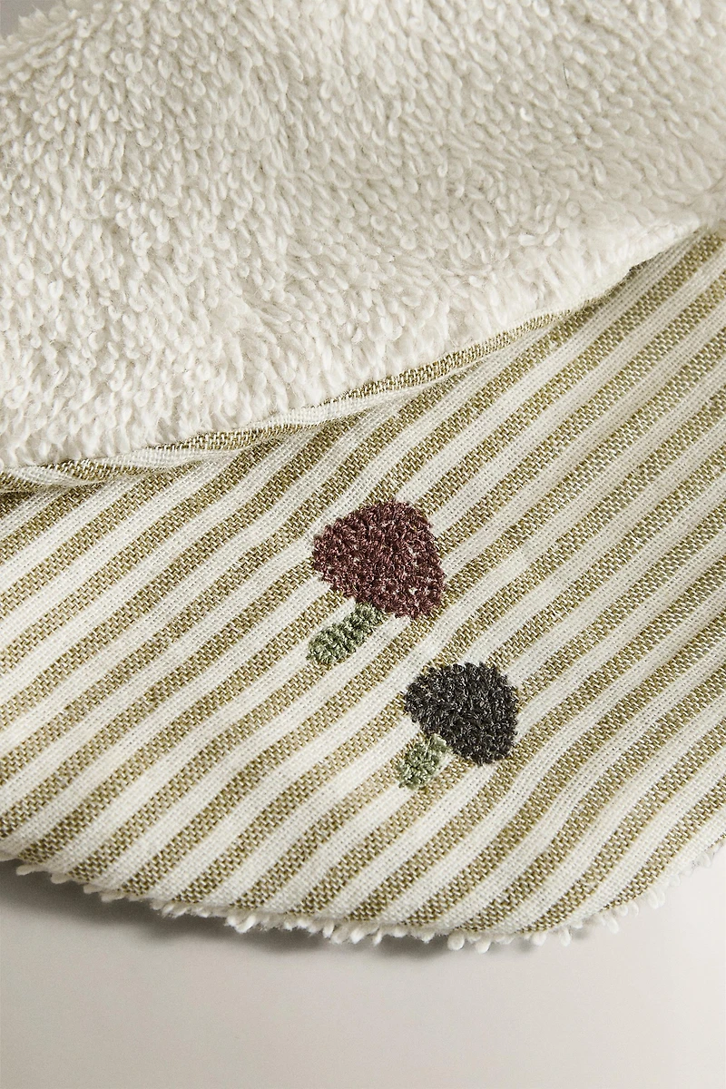 STRIPED MUSLIN BABY BIB