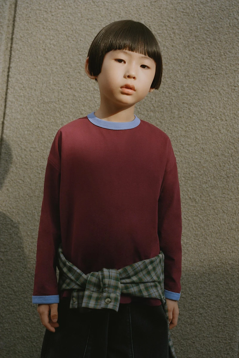 LOT DE DEUX T-SHIRTS UNIS AVEC LISERÉS