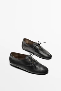 Soft leather lace-up shoe