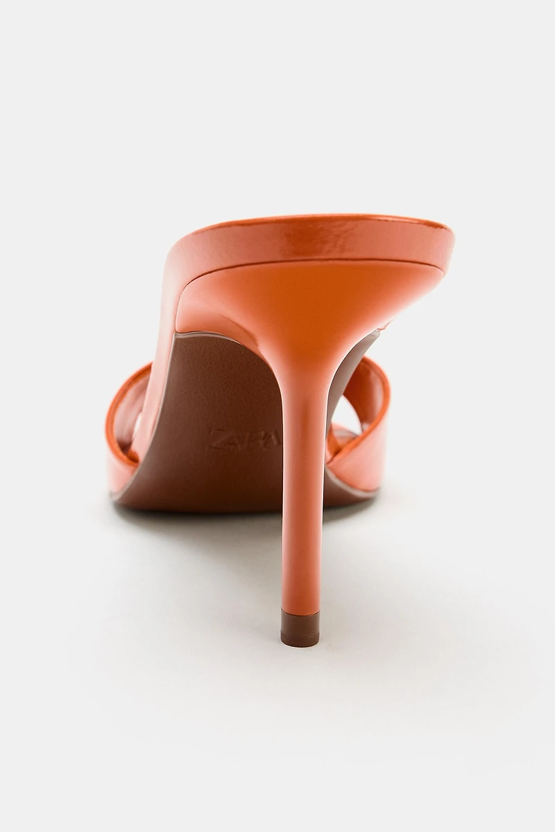 PATENT EFFECT HEELED SANDALS