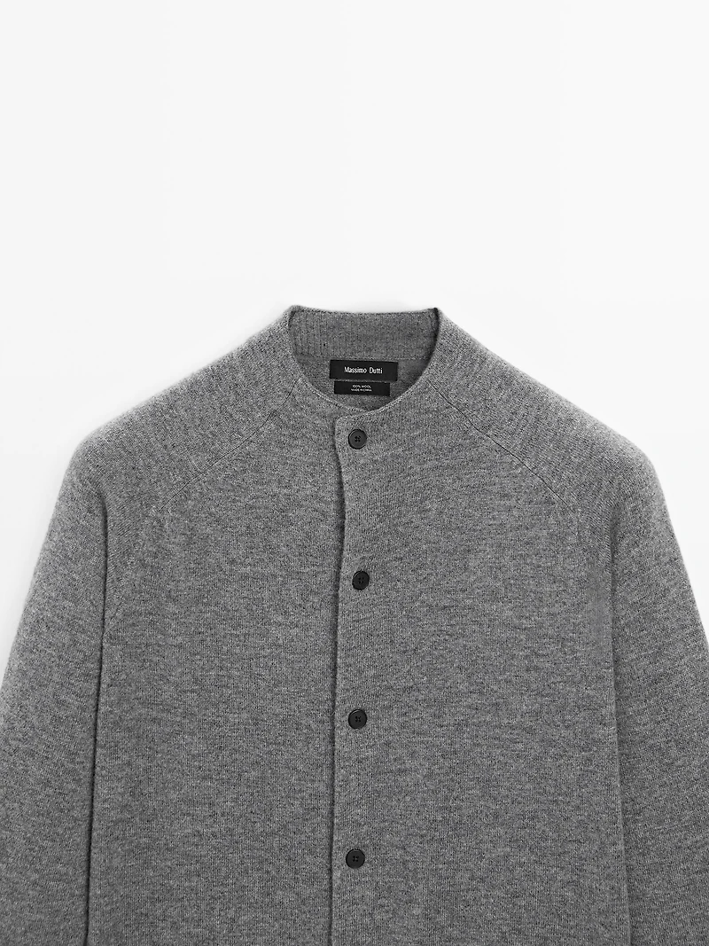 Knit cardigan with raglan sleeves